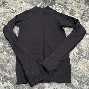 Black lulu mock neck with ribbed sleeves